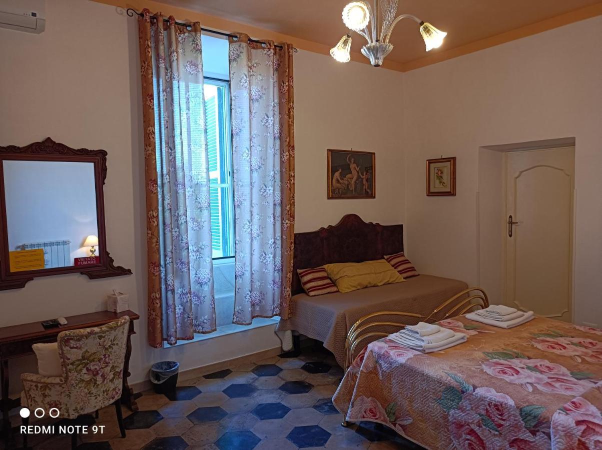 Angelina Antica Dimora Bed and Breakfast Terracina Buitenkant foto